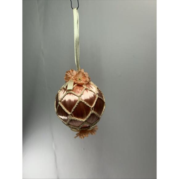 Vintage Crochet Christmas Ornaments Lot of 7 Handmade Ball Decor w/ Flowers - Picture 11 of 16